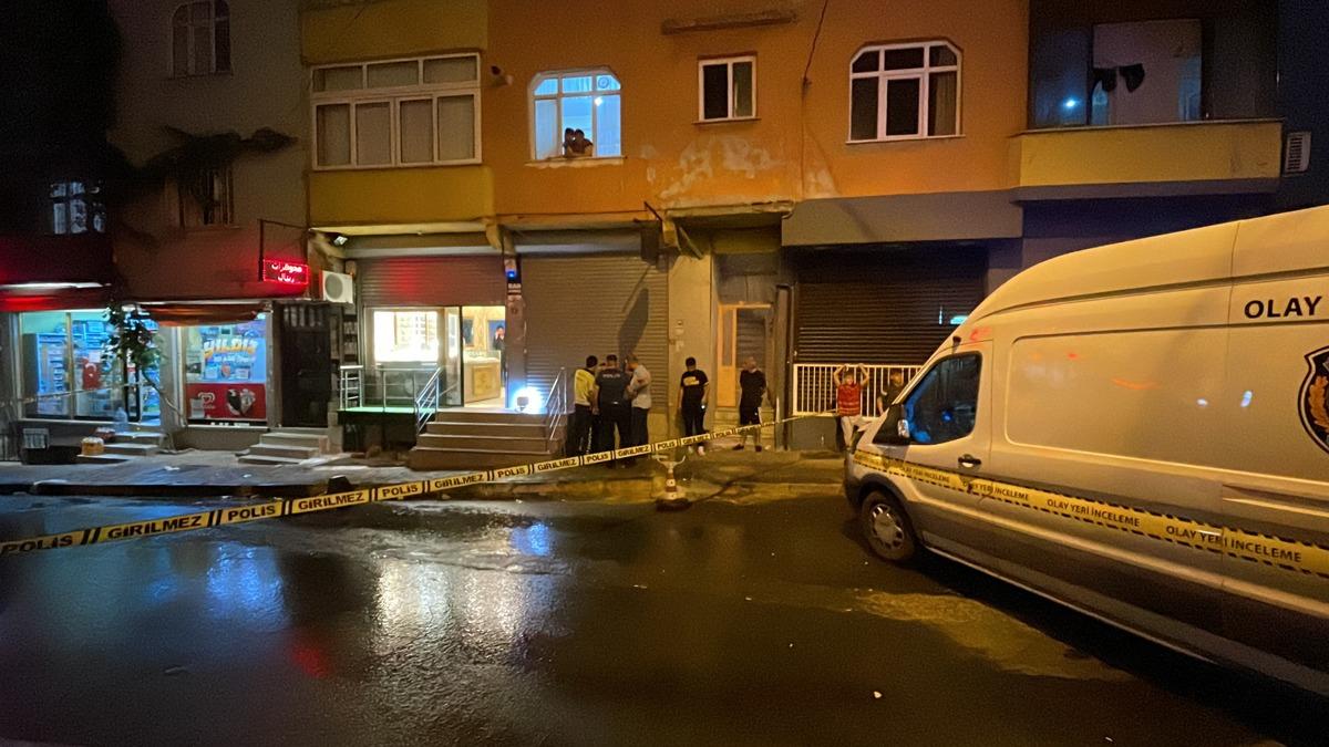 Kuyumcuyu soyan ş&uuml;pheliler, d&uuml;kkandaki iki g&ouml;revliyi silahla yaraladı