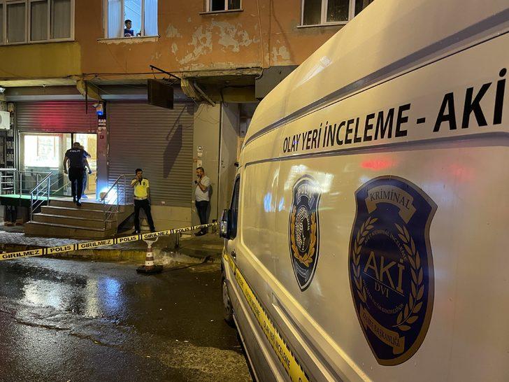 Kuyumcuyu soyan şüpheliler, dükkandaki iki görevliyi silahla yaraladı G3