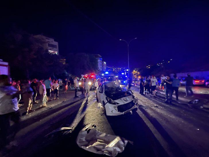 GÜNCELLEME - Kahramanmaraş'ta 3 kişinin yaralandığı zincirleme kaza halk otobüsü kamerasında G2