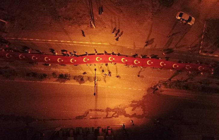 Ahlat'ta Türk bayrağı ve meşalelerle "fener alayı" oluşturuldu G1