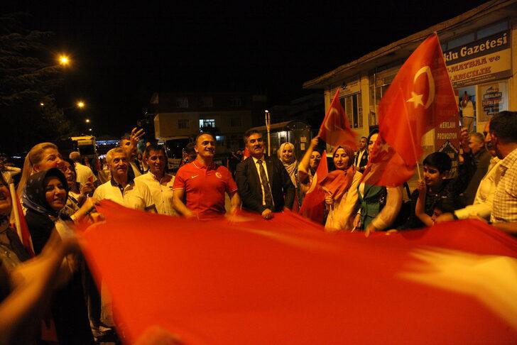 Ahlat'ta Türk bayrağı ve meşalelerle "fener alayı" oluşturuldu G2