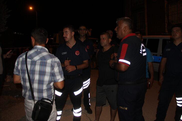 GÜNCELLEME - Hatay'da toprak kayması nedeniyle boşaltılan bina çevresine istinat duvarı yapımına başlandı G4
