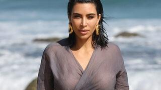 Kalçasındaki dolguları eritmişti! Kim Kardashian göğüslerinin yarısını açıkta bıraktı
