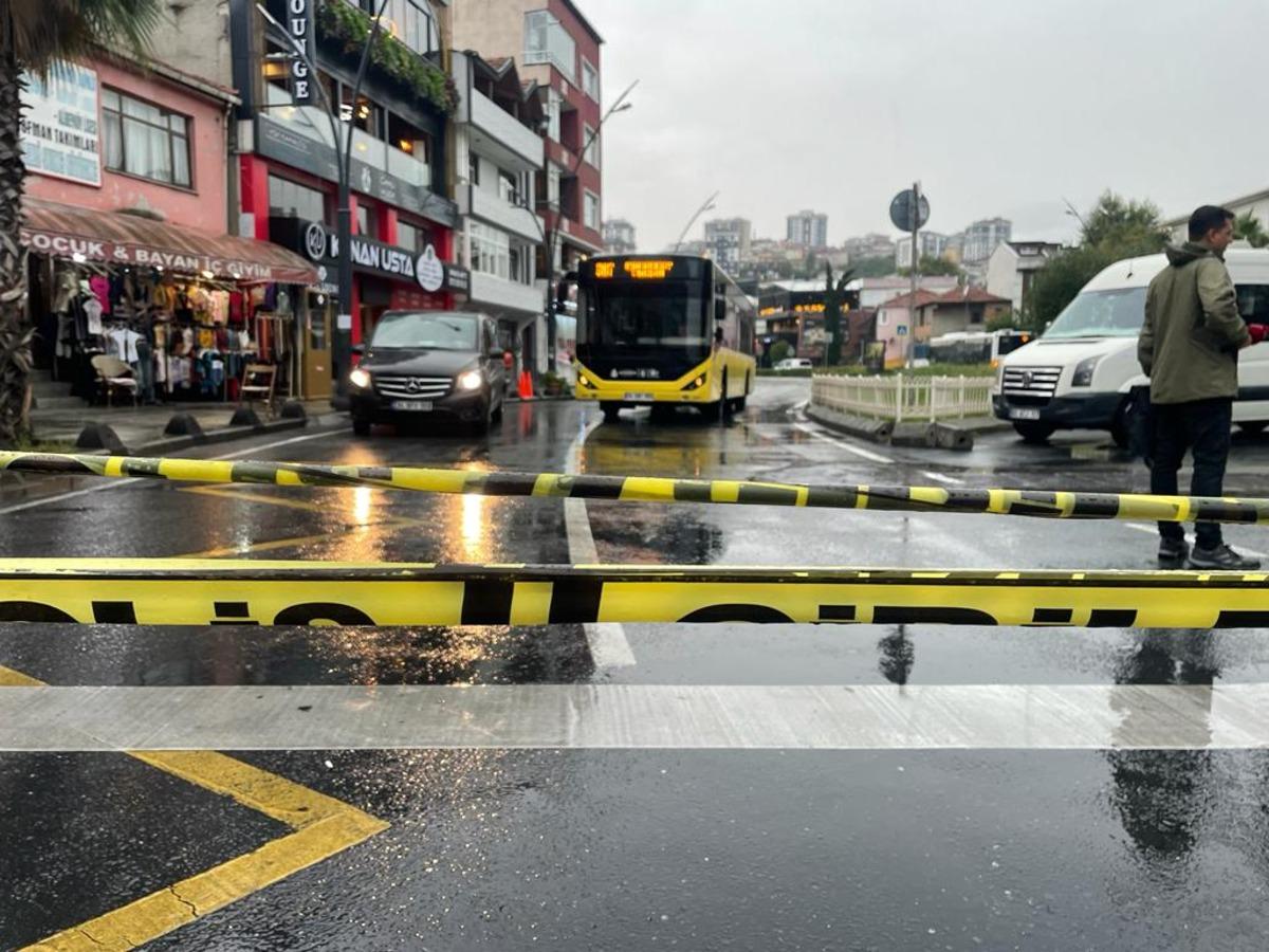 Ey&uuml;psultan&rsquo;da İETT otob&uuml;s&uuml;n&uuml;n ge&ccedil;işi sırasında yol &ccedil;&ouml;kt&uuml;