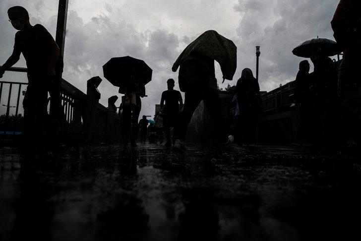 İstanbul'da gök gürültülü sağanak etkili oluyor G4