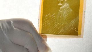 Özel yapım kutuda 14 yıl saklandı! Atatürk'ün fotoğrafı, dünyanın 'sanat eseri' tescilli ilk NFT'si oldu