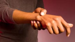 El Uyuşması Neyin Belirtisi Olabilir