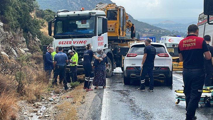 Sanatçı İbrahim Tatlıses, Bodrum'da geçirdiği kazada minibüste sıkıştı G2