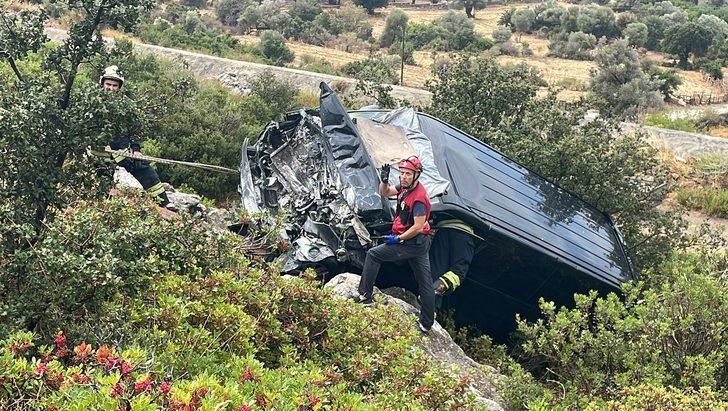 GÜNCELLEME - Bodrum'da kaza geçiren sanatçı İbrahim Tatlıses, sıkıştığı araçtan çıkarıldı G4