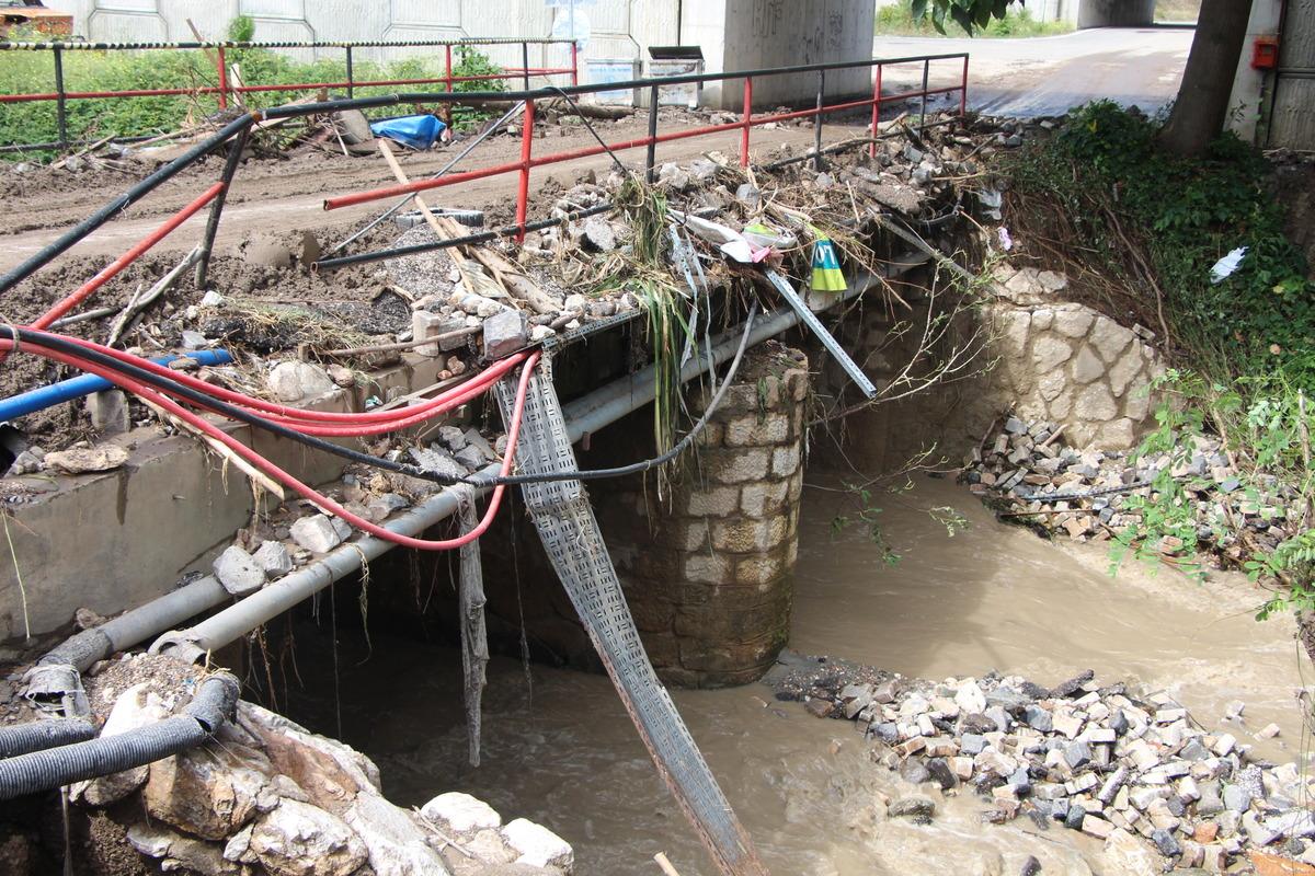 Bilecik'te taşkının zarar verdiği k&ouml;yde hasar tespit &ccedil;alışması yapılıyor