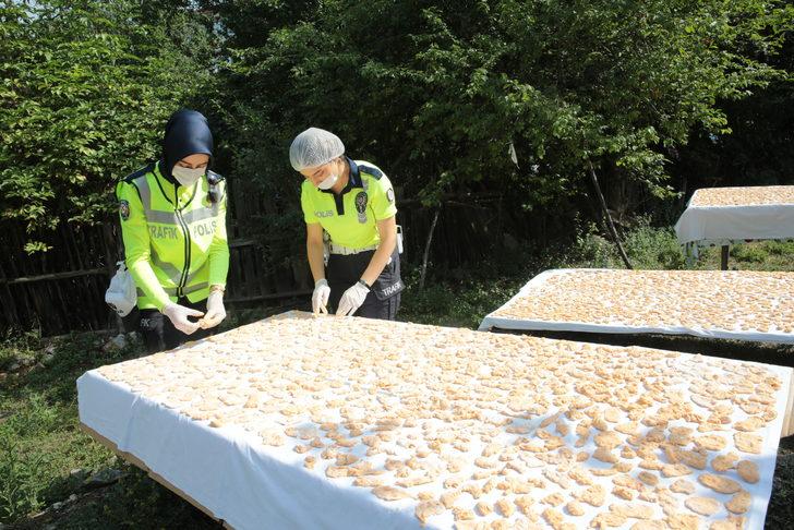 Kadın polisler ve Kızılay personeli ihtiyaç sahiplerine kışlık yiyecek hazırladı G3