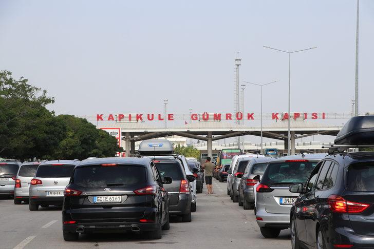 Tatilleri biten gurbetçiler dönüş yolunda Kapıkule'de yoğunluk oluşturdu G5
