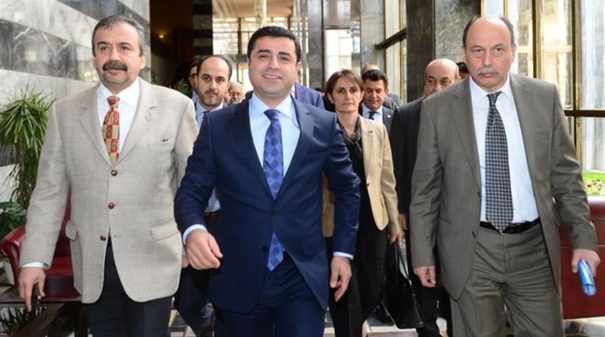 Demirtaş: Davutoğlu niye bu kadar panikliyor?