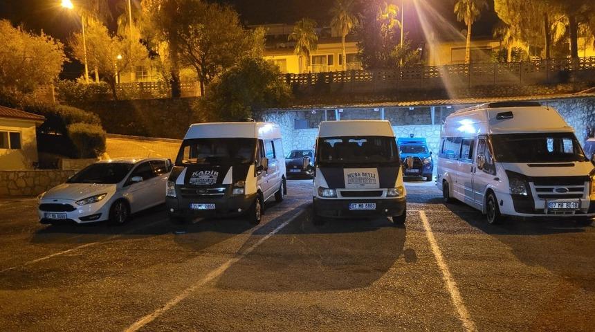 Muğla'da 3 minibüste 92 düzensiz göçmen yakalandı