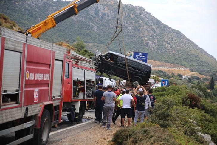 GÜNCELLEME 4 - Sanatçı İbrahim Tatlıses Bodrum'da trafik kazası geçirdi G4