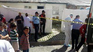 Düğün tarihi verilmeyince nişanlısı ile babasını öldürdü