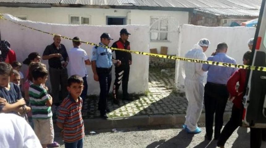 Düğün tarihi verilmeyince nişanlısı ile babasını öldürdü