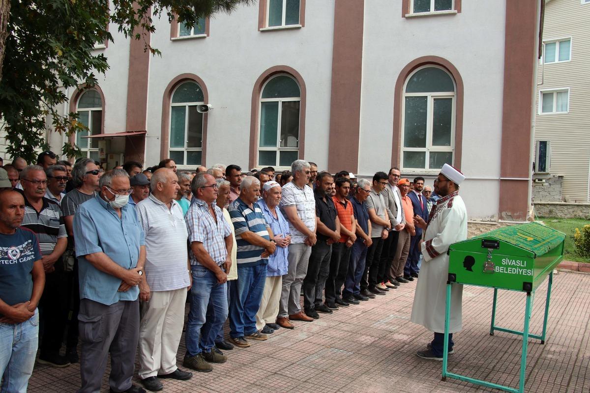 AA ulaştırma g&ouml;revlisi Samancı'nın cenazesi Uşak'ta toprağa verildi