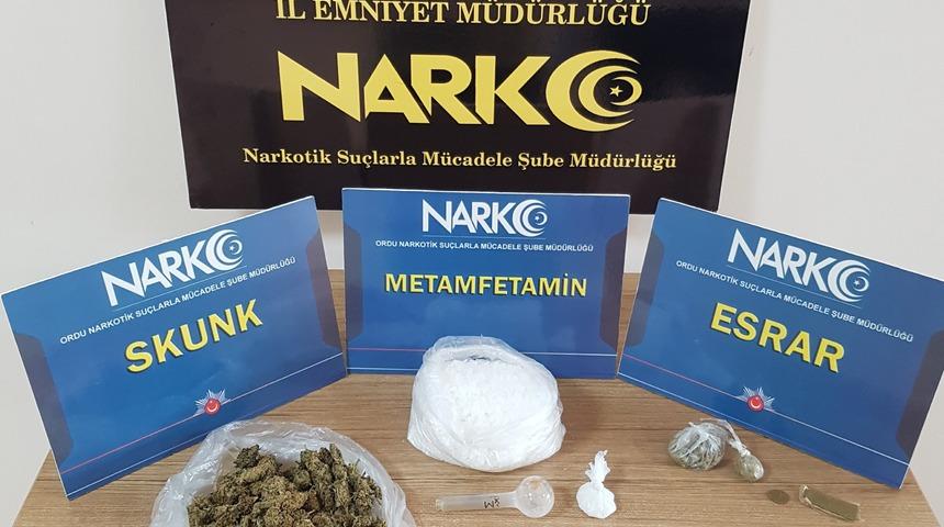 Ordu'da sürücüsü "dur" ihtarına uymayarak kaçan otomobilde uyuşturucu bulundu