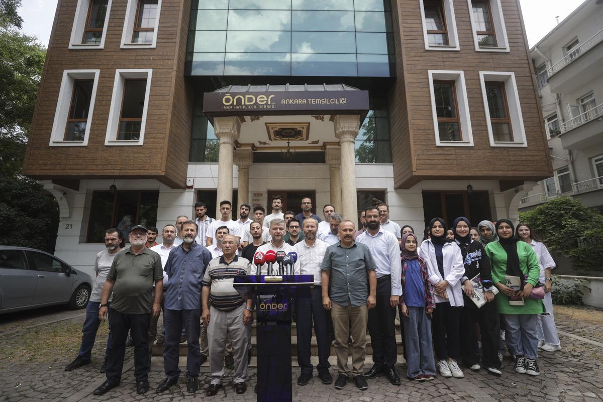 &Ouml;NDER Ankara İmam Hatipliler Derneğinden şarkıcı G&uuml;lşen'e tepki