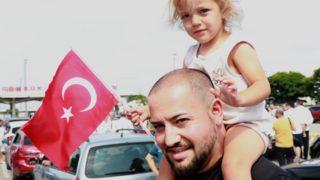 Gelirken sevinç, giderken hüzün! Dönüş yolundaki gurbetçi: Gidesimiz yok ama mecbur