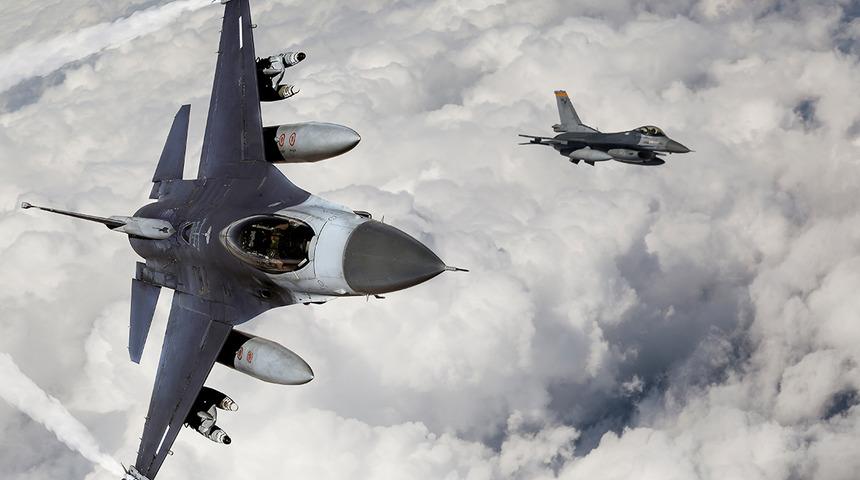 Çin'e ait 15 savaş uçağı ve 4 gemi Tayvan çevresinde görüldü! Açıklama geldi...