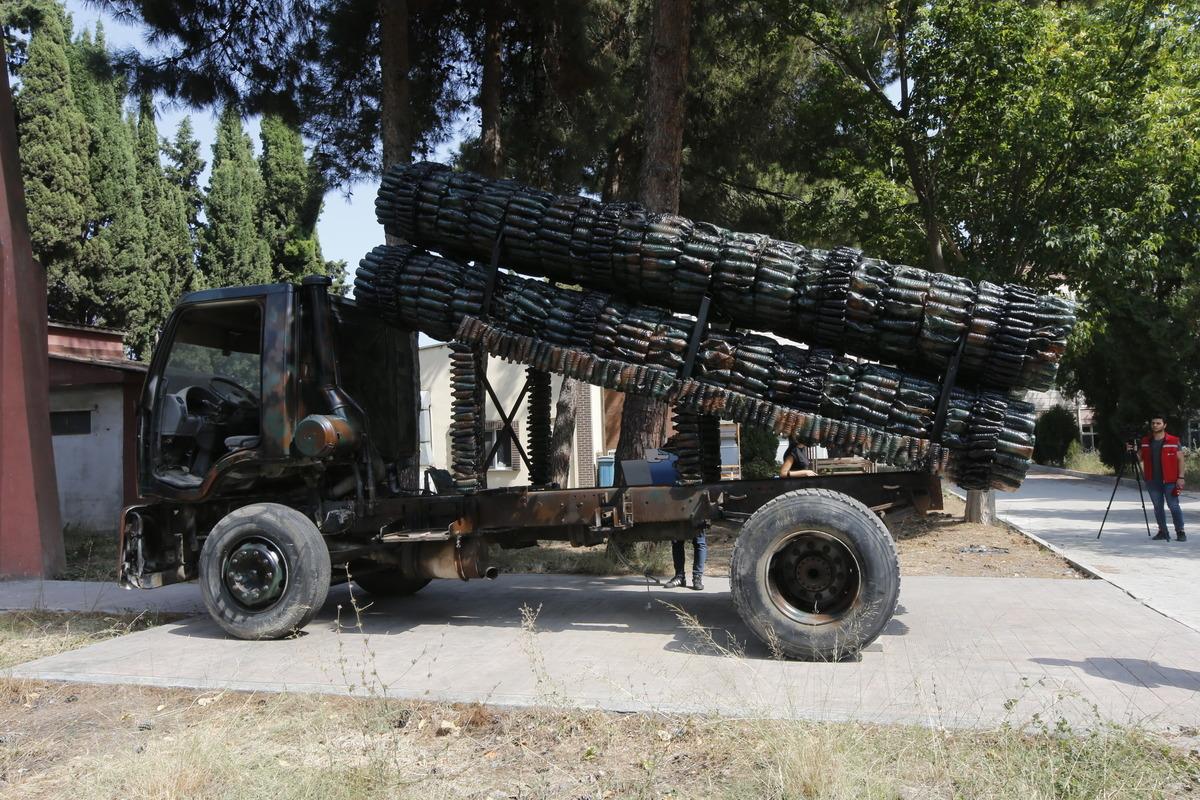 Plastik su şişeleri ve hurda kamyondan "mobil askeri f&uuml;ze rampası" &ccedil;alışması yapıldı