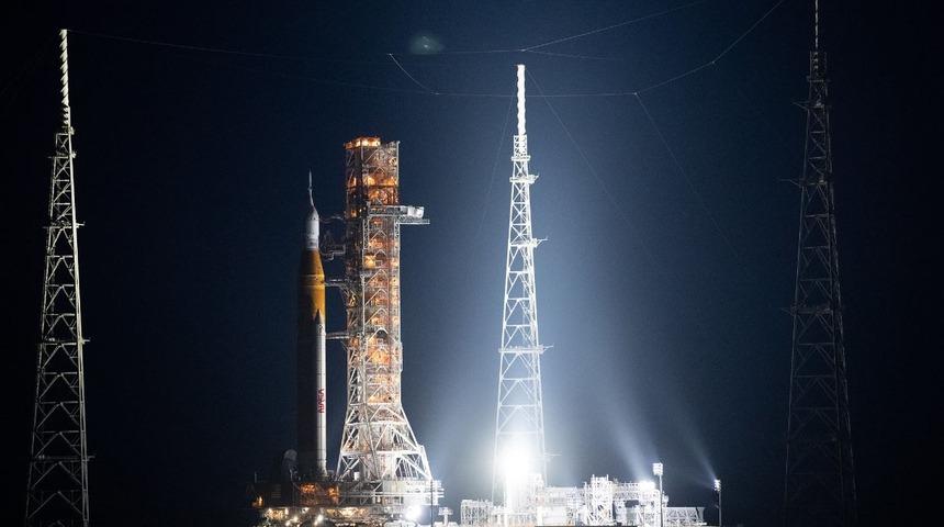 NASA'nın gözü Ay'da! Yeni nesil mega roketini test uçuşu için fırlatacak