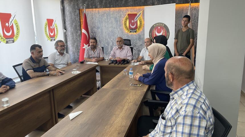İç Anadolu'daki ÖNDER İmam Hatipliler Derneği üyelerinden şarkıcı Gülşen'e tepki