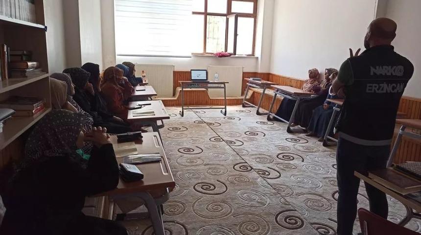 Erzincan'da kadınlara "En İyi Narkotik Polisi Anne" projesi tanıtılıyor