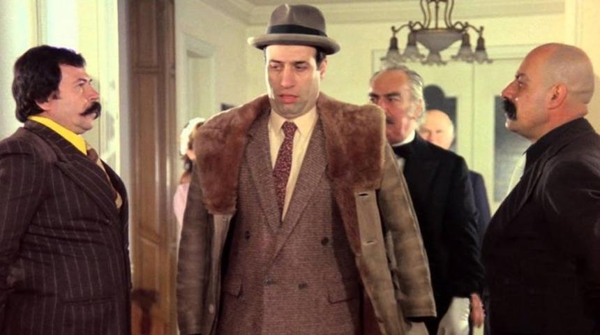 Çarıklı Milyoner ne zaman çekildi? Çarıklı Milyoner konusu nedir?