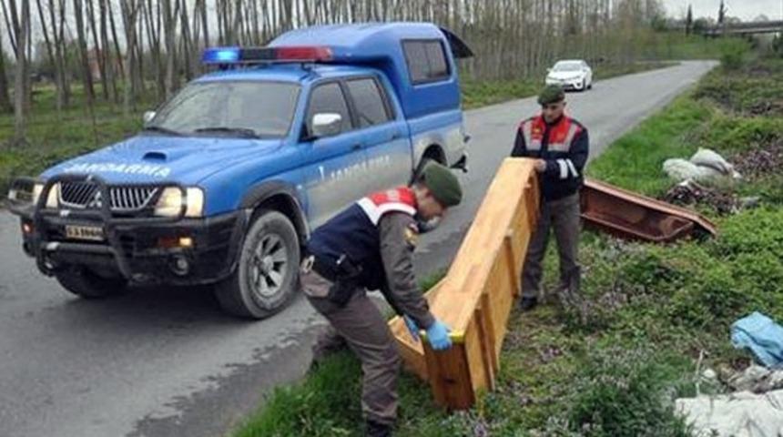 Sakarya Akyazı'da yol kenarına atılan tabutlar panik yarattı