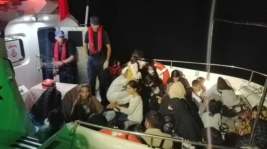 Muğla açıklarında 104 düzensiz göçmen kurtarıldı