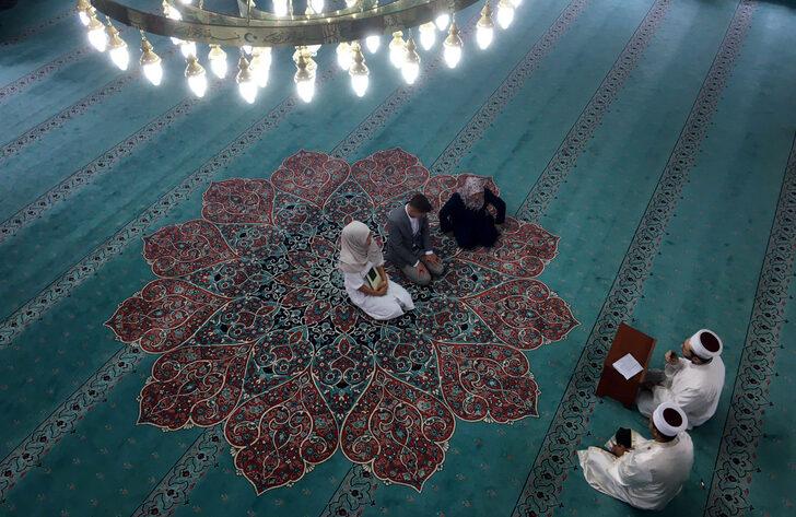 Türk eşinin ibadetlerinden etkilenen Kütahya'da yaşayan Japon kadın Müslüman oldu G1