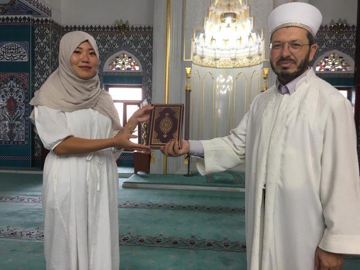 Türk eşinin ibadetlerinden etkilenen Kütahya'da yaşayan Japon kadın Müslüman oldu G3