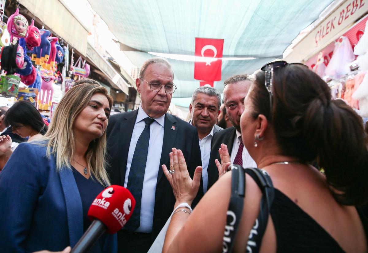 CHP Ekonomi Masası Heyeti İzmir'de Tarihi Kemeraltı &Ccedil;arşısı esnafını ziyaret etti
