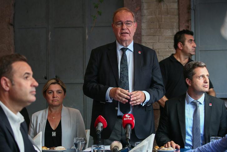 CHP Ekonomi Masası Heyeti İzmir'de Tarihi Kemeraltı Çarşısı esnafını ziyaret etti G4