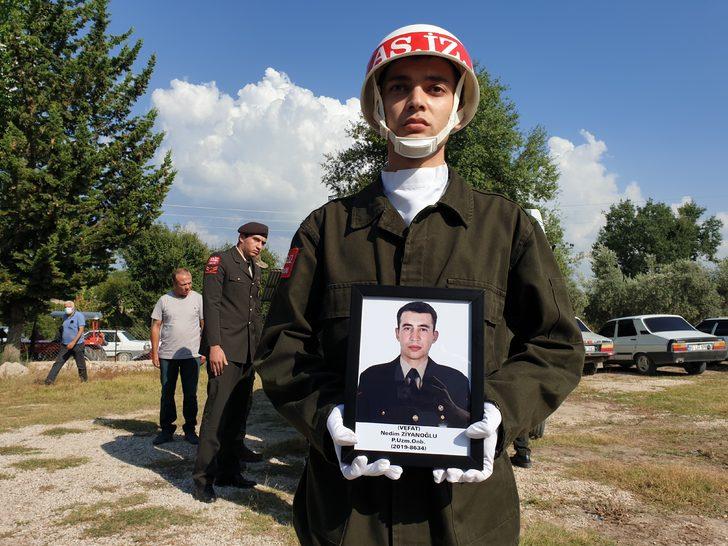 Baraj gölüne düşerek hayatını kaybeden askerin cenazesi toprağa verildi G3