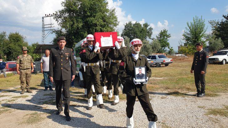 Baraj gölüne düşerek hayatını kaybeden askerin cenazesi toprağa verildi G4