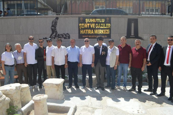 Zafer Partisi Genel Başkanı Ümit Özdağ, Afyonkarahisar'da ziyaretlerde bulundu G2