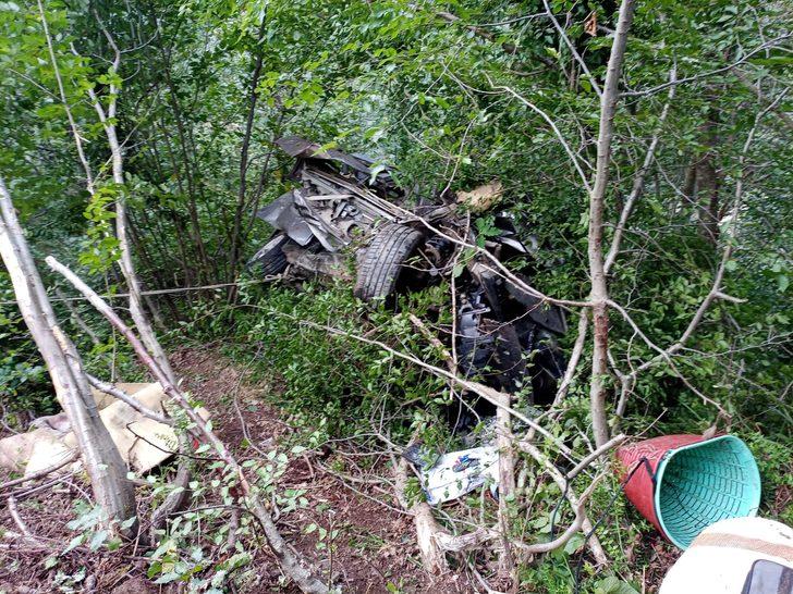 Giresun'da kamyonetin uçuruma devrildiği kazada 2 kişi öldü G3