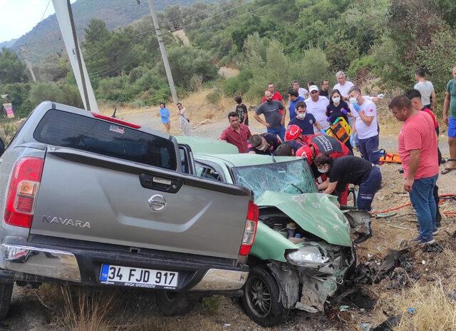 Bodrum'da kamyonetle otomobilin çarpıştığı trafik kazasında 6 kişi yaralandı