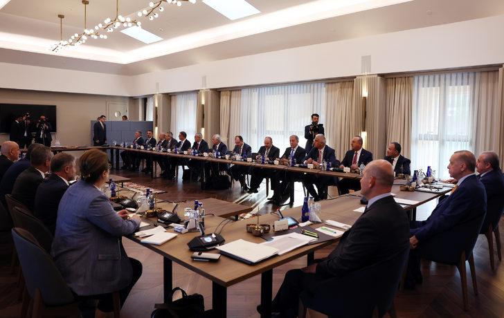 Cumhurbaşkanı Erdoğan, Ahlat'ta bölge valileriyle bir araya geldi G1