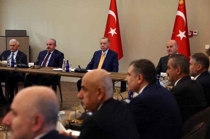 Cumhurbaşkanı Erdoğan, Ahlat'ta bölge valileriyle bir araya geldi G2