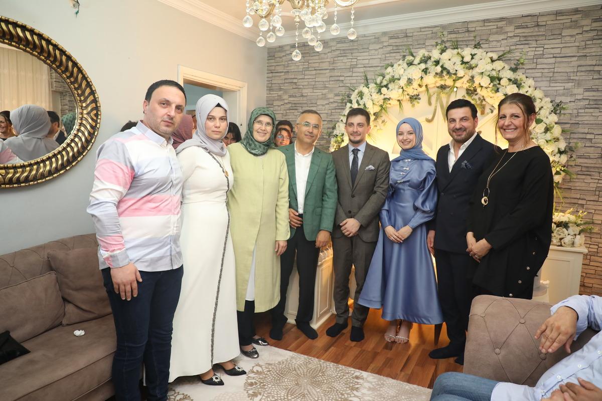 Rize Valisi Kemal &Ccedil;eber, sanat&ccedil;ı Davut G&uuml;loğlu'nun oğluna kız istedi