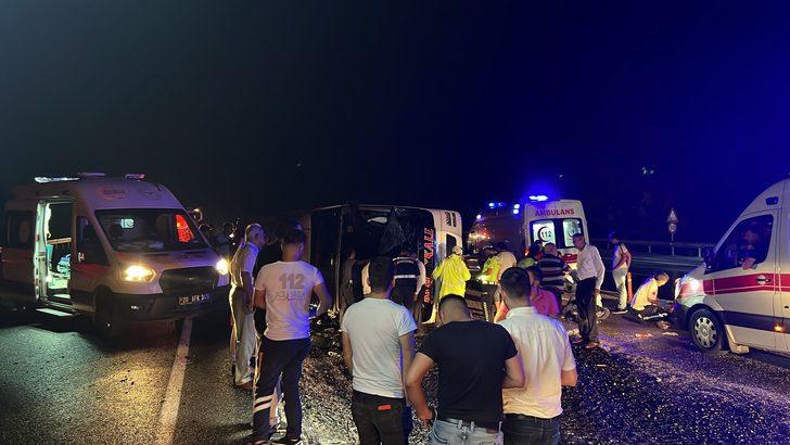 Denizli'de yolcu otobüsü devrildi G5