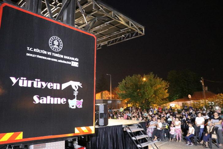 Edirne'de "kamyon üzerinde oynanan" tiyatro oyunu çocuk izleyicilerin ilgisini çekti G3
