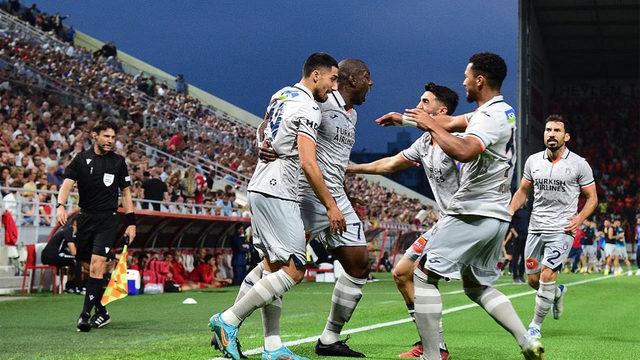 Başakşehir Antwerp'i 3-1 mağlup etti! Emre Belözoğlu Avrupa'da 'devam' dedi
