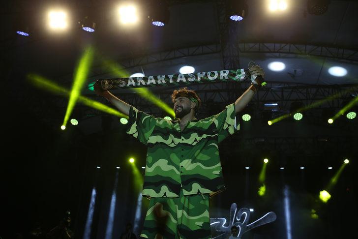 Şarkıcı Sefo, Sakarya'da konser verdi G3