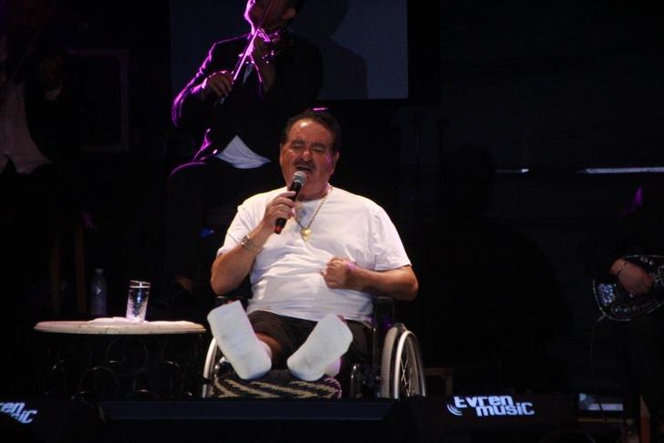 İbrahim Tatlıses, geçirdiği trafik kazasının ardından tekerlekli sandalye ile konser verdi: Allah bitti demeden bitmiyor G2